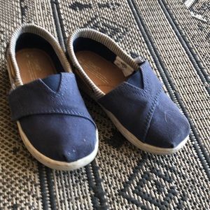 TOMS TODDLER SHOES SIZE 8